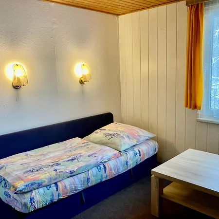 Semesterbostad Kleines Haus Am Wald